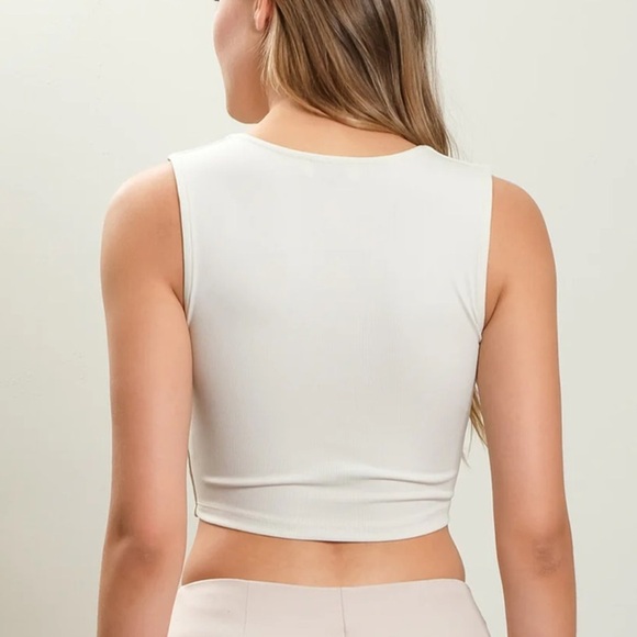 #4 NWT Beige Babe Seamless Rib Tank - Picture 3 of 3